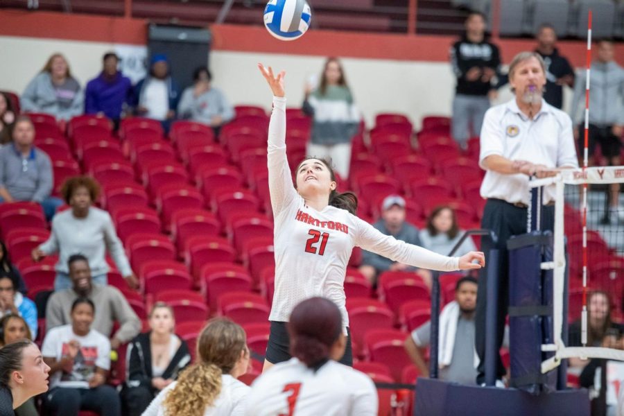 Volleyball Falls Short to Smith College at Home