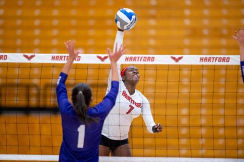 Women’s Volleyball Falls to AIC in Springfield